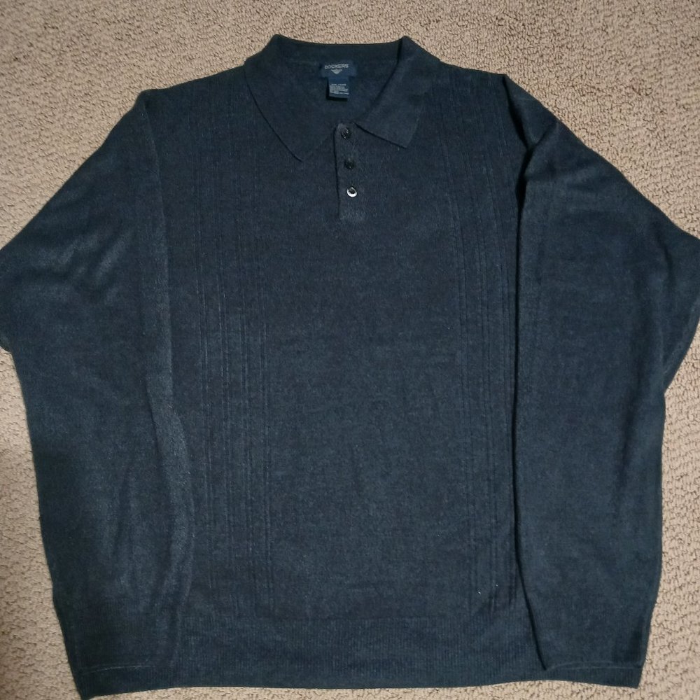 DOCKERS long sleeve soft sweater with rib front and button up neck line collar